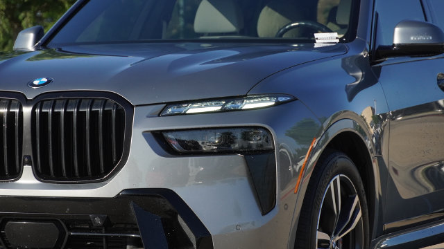 Used 2024 BMW X7 xDrive40i w/ Executive Package AWD/4WD image 7