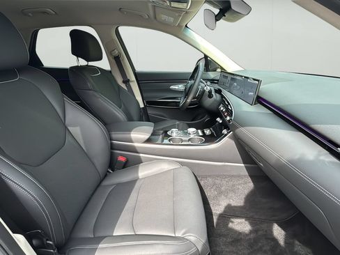 Certified 2026 Genesis GV70 2.5T AWD/4WD image 40