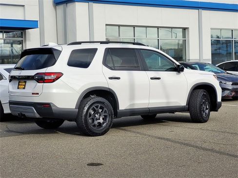 New 2025 Honda Pilot TrailSport image 5