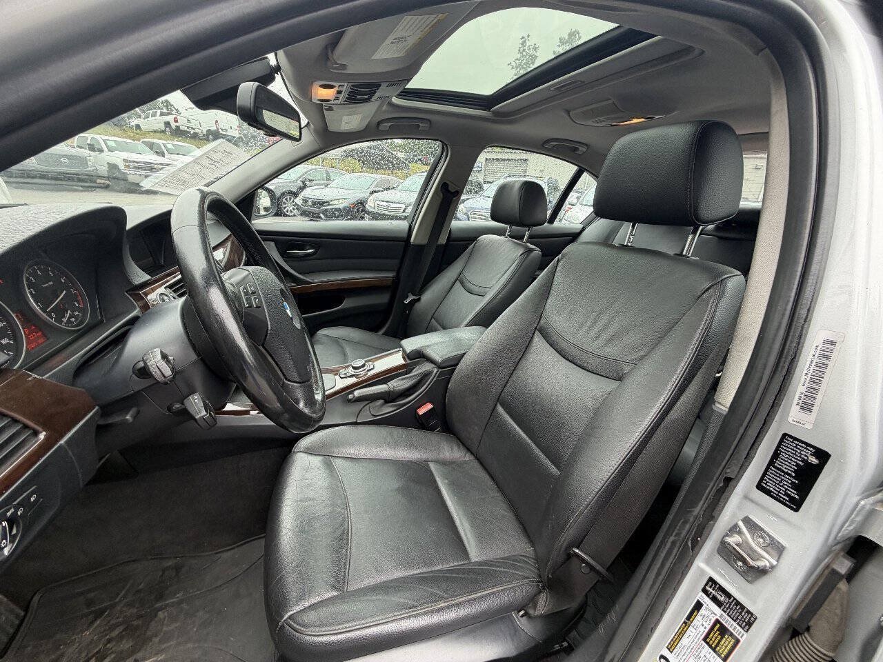 Used 2011 BMW 335i xDrive Sedan AWD/4WD image 10
