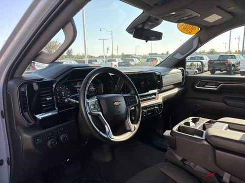 Used 2024 Chevrolet Silverado 1500 LT AWD/4WD image 17