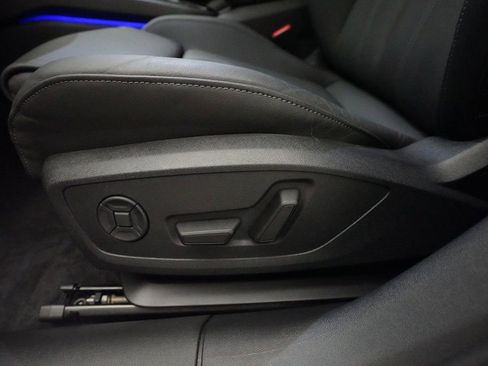 Used 2025 Audi Q5 Premium w/ Convenience Package image 30