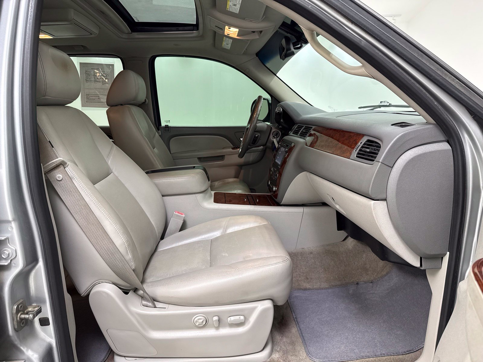 Used 2012 Chevrolet Tahoe LTZ AWD/4WD image 28