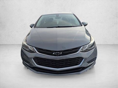 Used 2018 Chevrolet Cruze LT image 2