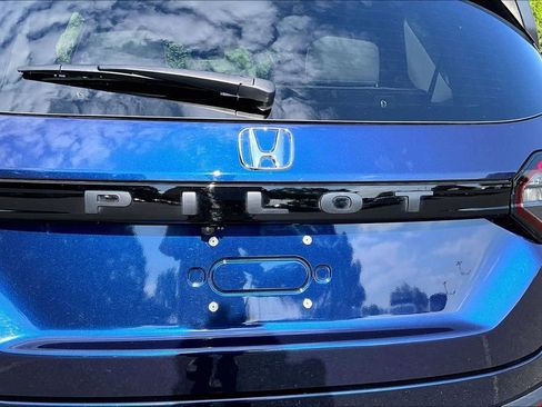 Used 2025 Honda Pilot EX-L image 23
