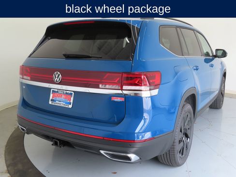 Used 2025 Volkswagen Atlas SE FWD image 3