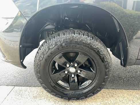 Used 2017 RAM 1500 Express image 25