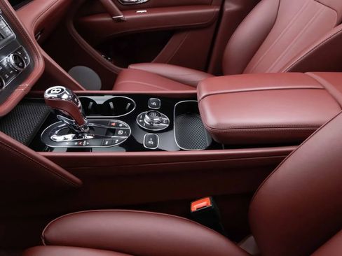 Used 2019 Bentley Bentayga AWD/4WD image 18