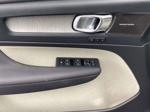 Used 2023 Volvo XC40 B5 Ultimate w/ Protection Package Premier image 16