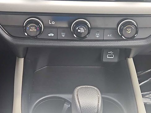 Used 2023 Honda HR-V LX image 16