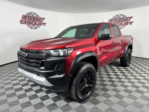 Used 2024 Chevrolet Colorado Trail Boss w/ Advanced Trailering Package AWD/4WD image 3