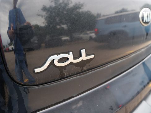 Used 2016 Kia Soul + FWD image 10
