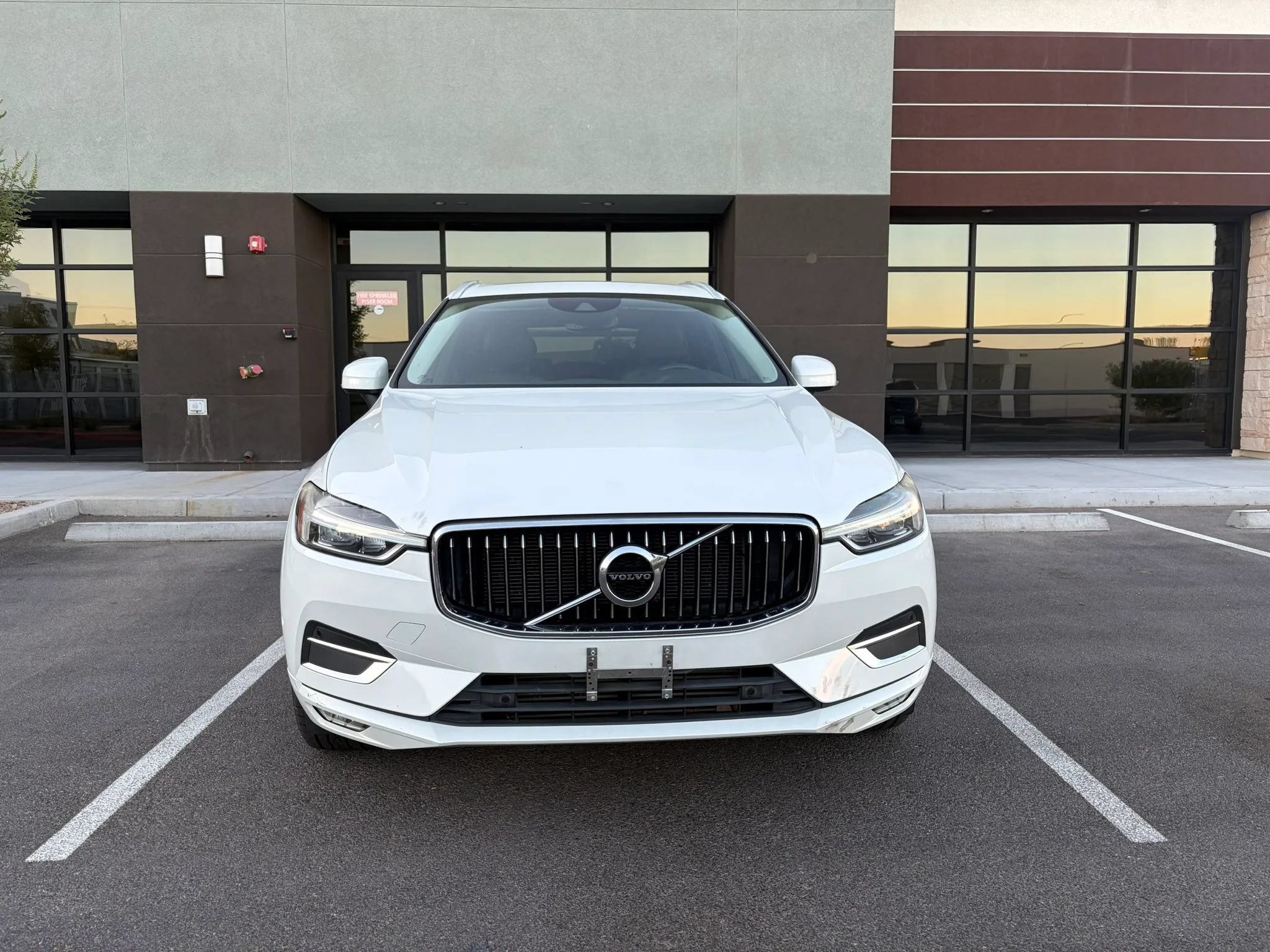 Used 2018 Volvo XC60 T5 Inscription w/ Convenience Package AWD/4WD image 3