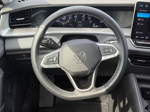 Used 2026 Volkswagen Tiguan SE w/ Panoramic Sunroof Package AWD/4WD image 14