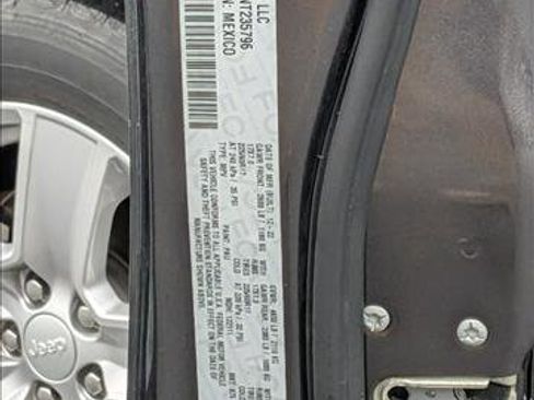 Used 2022 Jeep Compass Latitude image 17