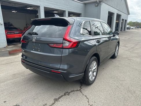 Used 2023 Honda CR-V EX image 3
