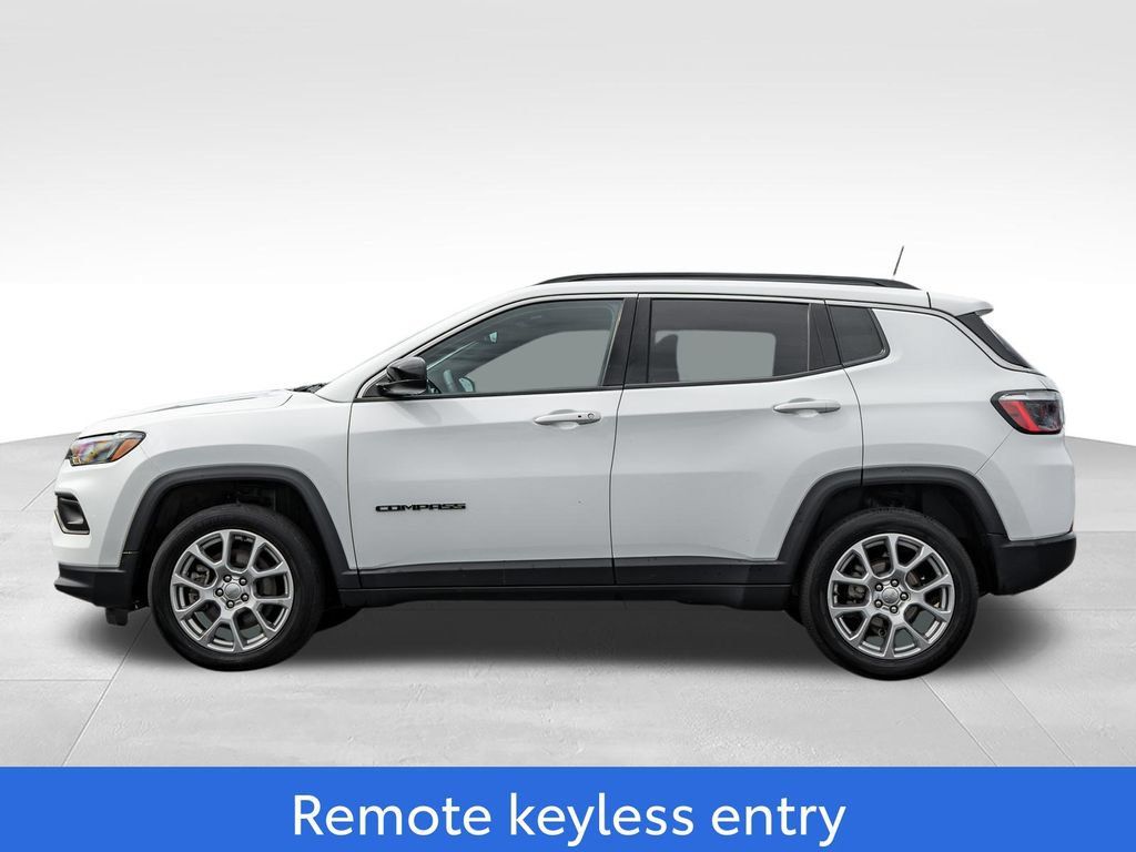 Used 2023 Jeep Compass Latitude AWD/4WD image 4