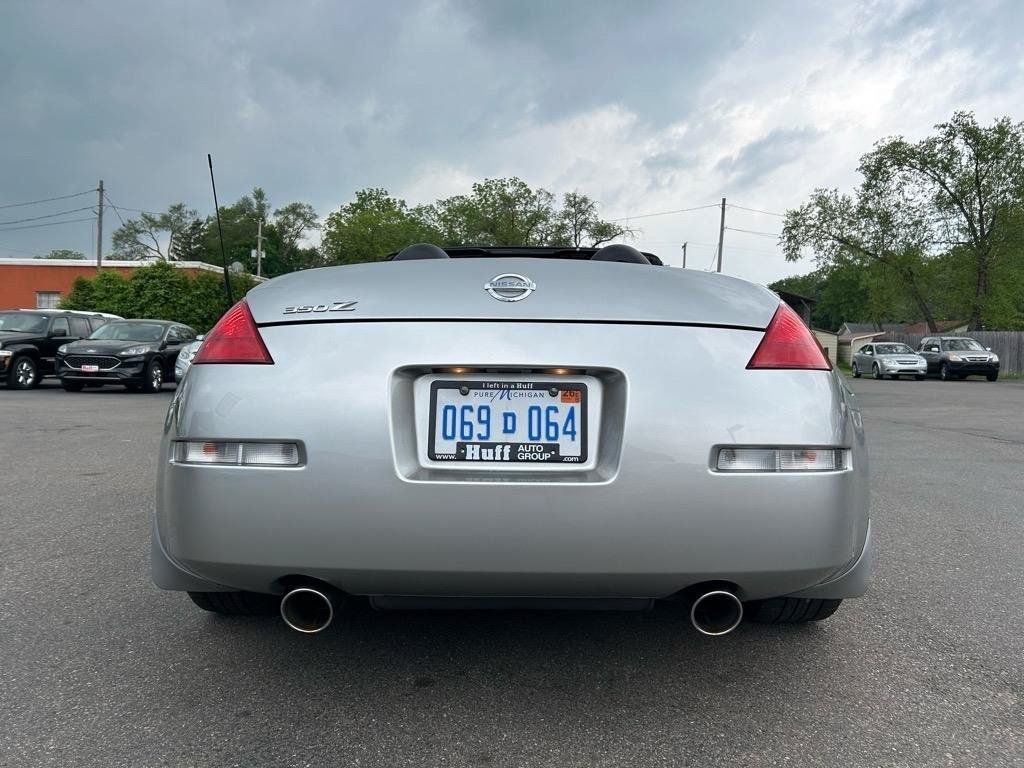 Used 2005 Nissan 350Z Touring RWD image 10