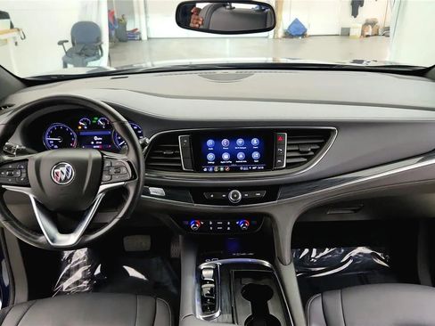 Used 2023 Buick Enclave Essence image 31