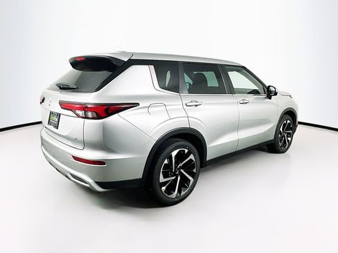 Used 2023 Mitsubishi Outlander SE image 9