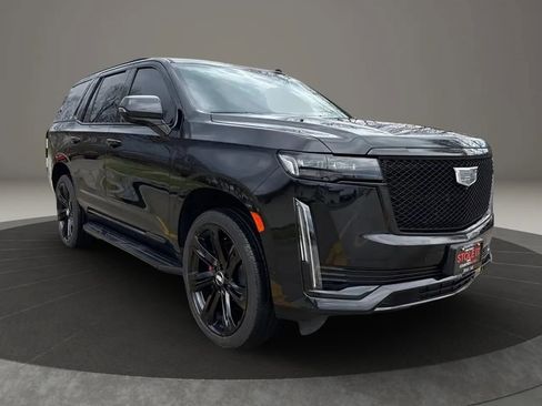 Used 2022 Cadillac Escalade Sport Platinum w/ LPO, ONYX Package AWD/4WD image 8