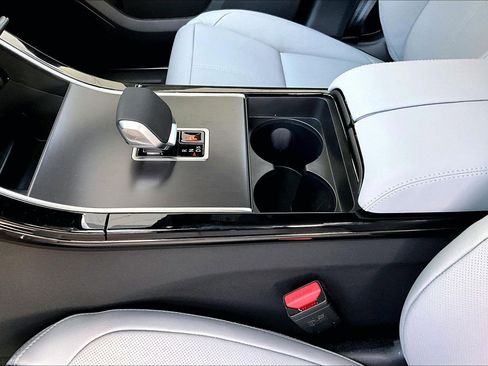 New 2026 Land Rover Range Rover Velar Dynamic SE image 8