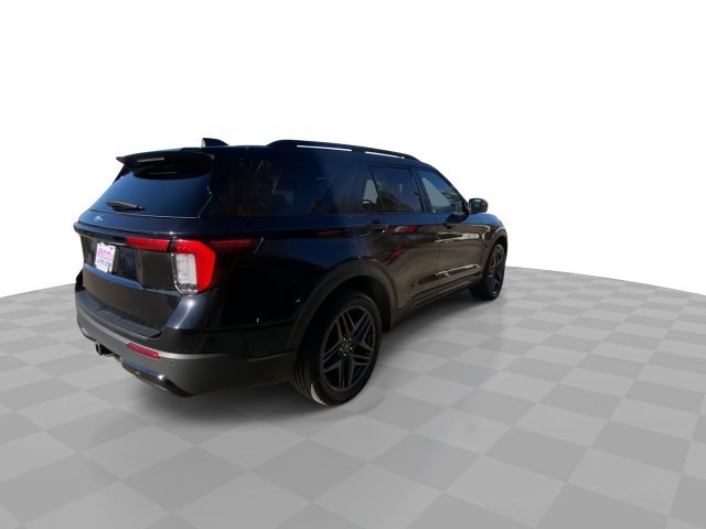 Used 2025 Ford Explorer ST-Line w/ ST-Line Street Pack AWD/4WD image 2