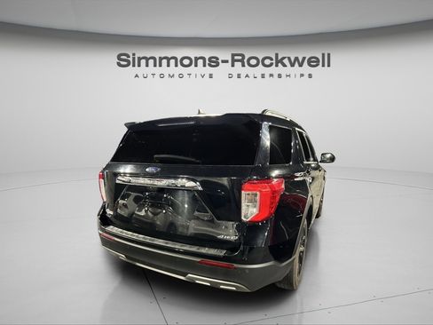 Used 2023 Ford Explorer XLT image 10