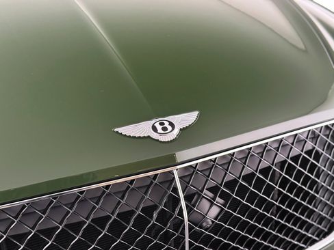 Used 2025 Bentley Bentayga image 47