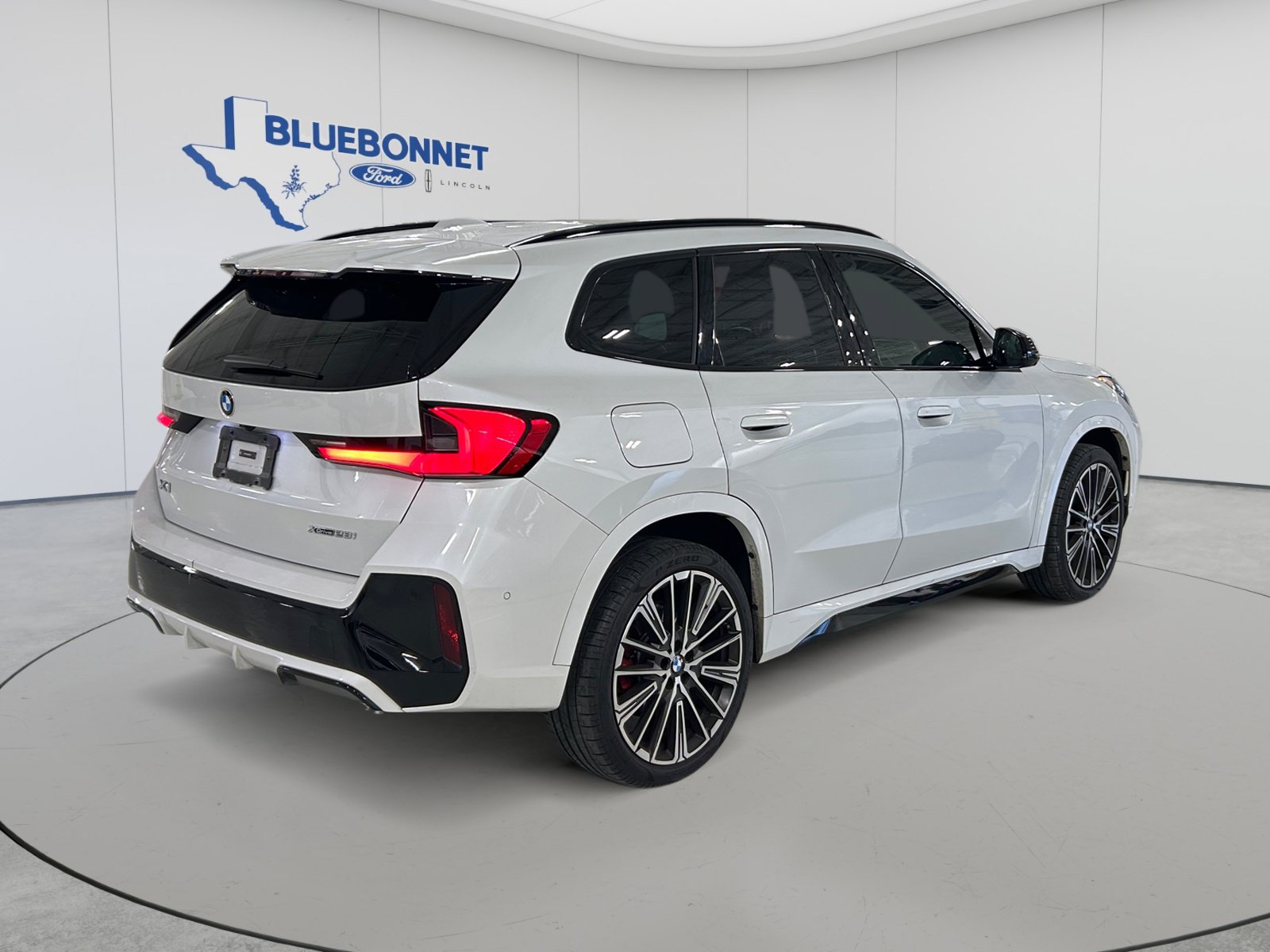 Used 2025 BMW X1 xDrive28i w/ Premium Package AWD/4WD image 4