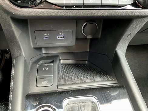 Used 2023 Nissan Kicks SR FWD image 16