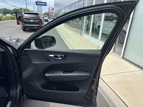 Certified 2025 Volvo XC60 B5 Plus AWD/4WD image 14