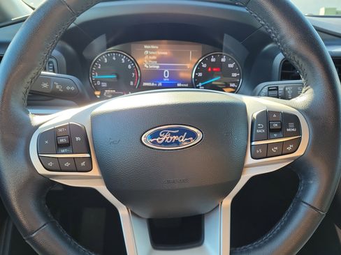 Used 2023 Ford Explorer XLT image 14