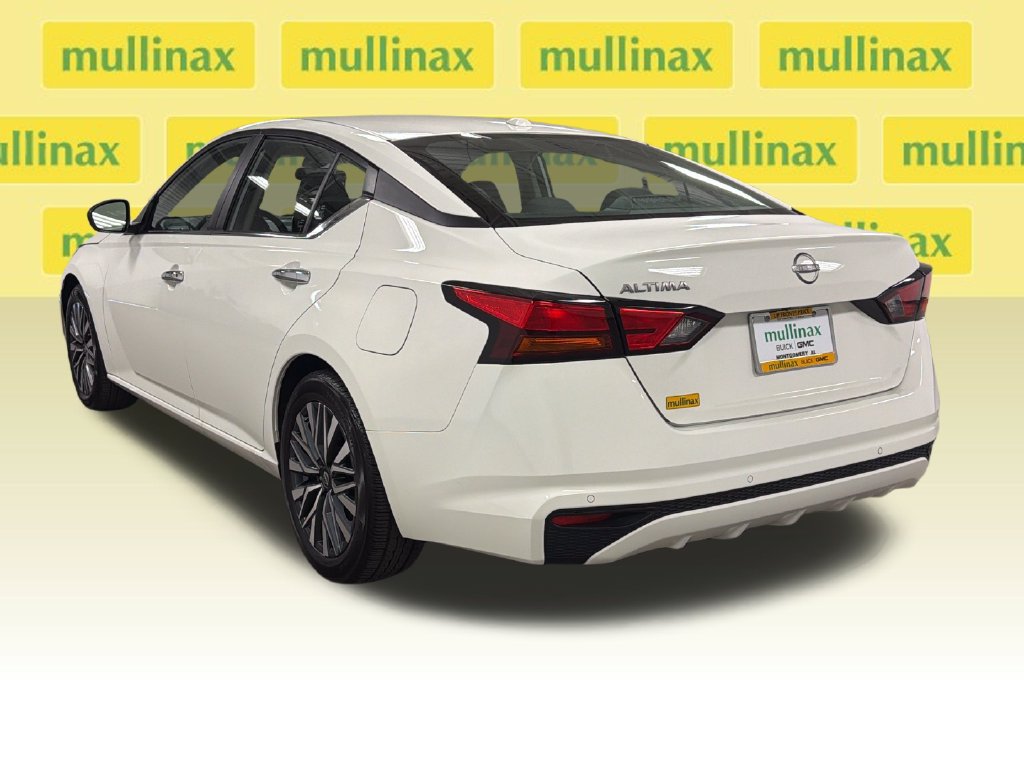 Used 2025 Nissan Altima 2.5 SV FWD image 14