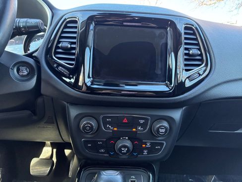 Used 2018 Jeep Compass Limited w/ Navigation Group AWD/4WD image 12