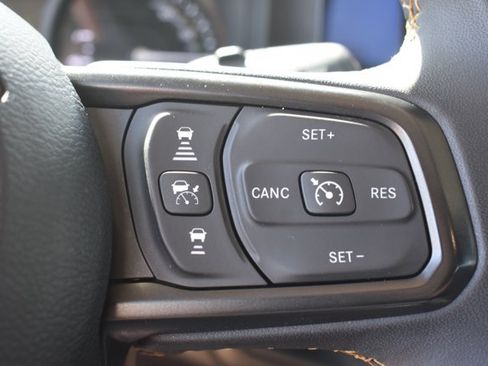 Used 2024 Jeep Wrangler Unlimited AWD/4WD image 21