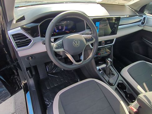 New 2025 Volkswagen Taos SE image 11