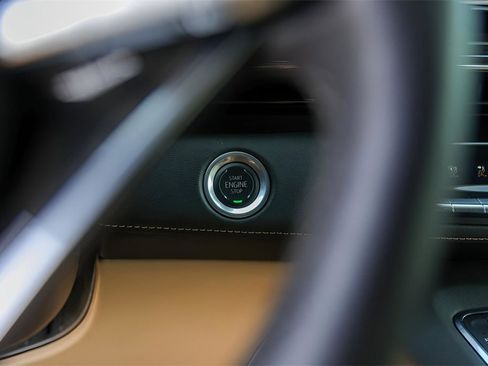 Used 2024 Cadillac Escalade Premium Luxury image 18