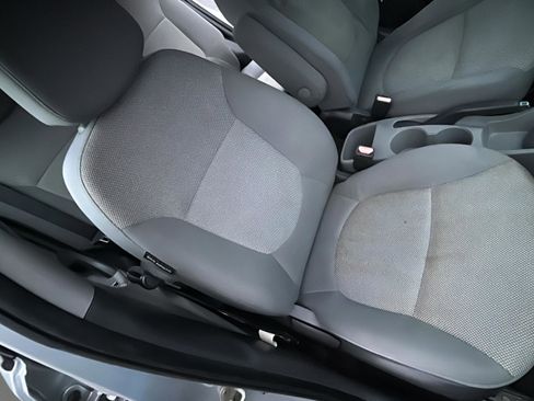 Used 2012 Hyundai Accent GLS image 17