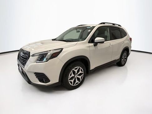 Used 2023 Subaru Forester Premium AWD/4WD image 3