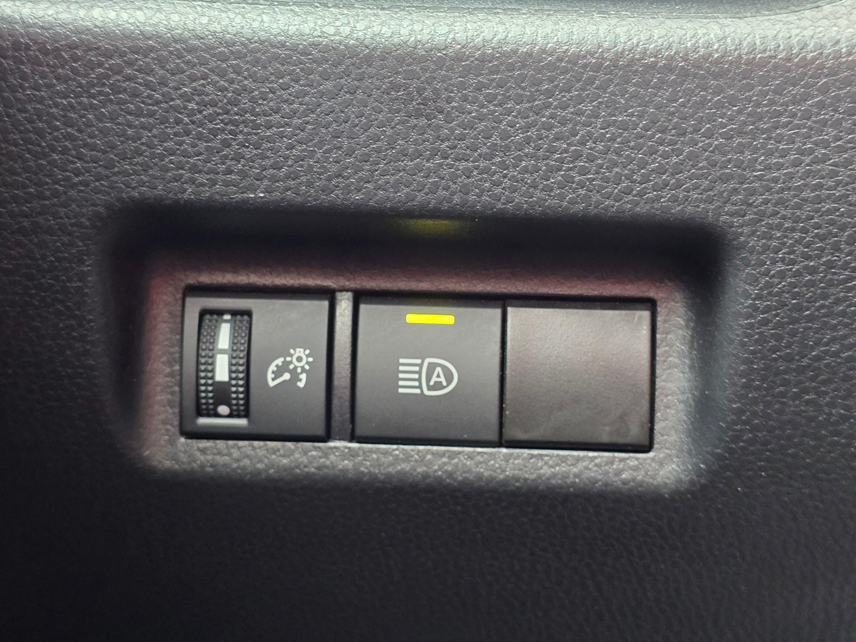 Used 2025 Toyota RAV4 LE AWD/4WD image 35
