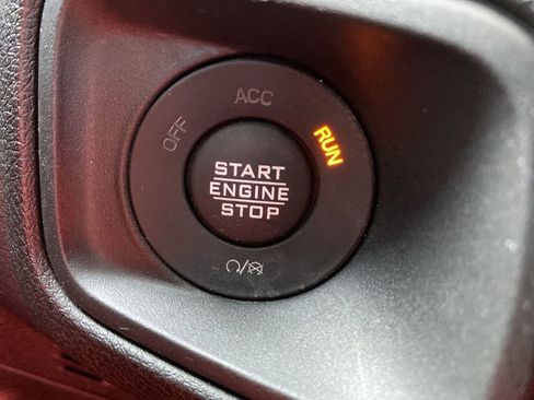 Used 2024 Jeep Gladiator Sport AWD/4WD image 16