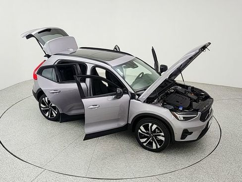 New 2026 Volvo XC40 B5 Plus w/ Climate Package AWD/4WD image 38
