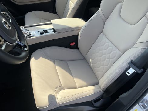 New 2026 Volvo XC90 T8 Core w/ Protection Package Premier image 24