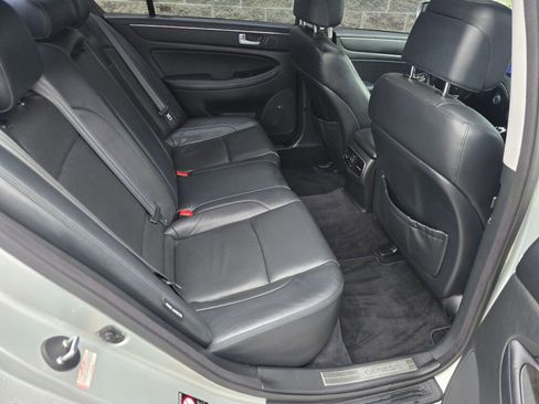 Used 2013 Hyundai Genesis 3.8 w/ Premium Pkg image 16