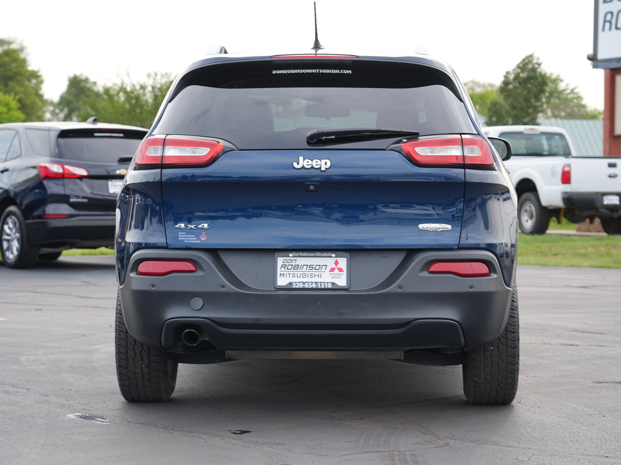 Used 2018 Jeep Cherokee Latitude w/ Safety Group AWD/4WD image 4