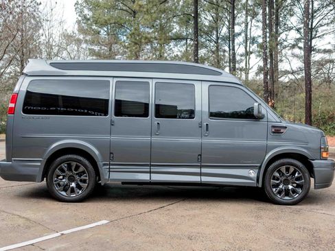 Used 2023 Chevrolet Express 2500 image 6