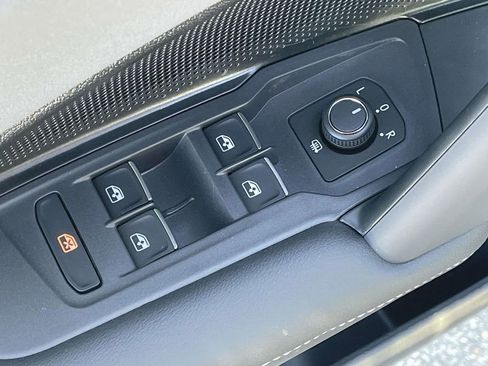 New 2026 Volkswagen Tiguan SE R-Line FWD image 16