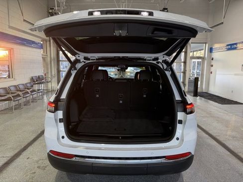 Used 2025 Jeep Grand Cherokee Limited image 9