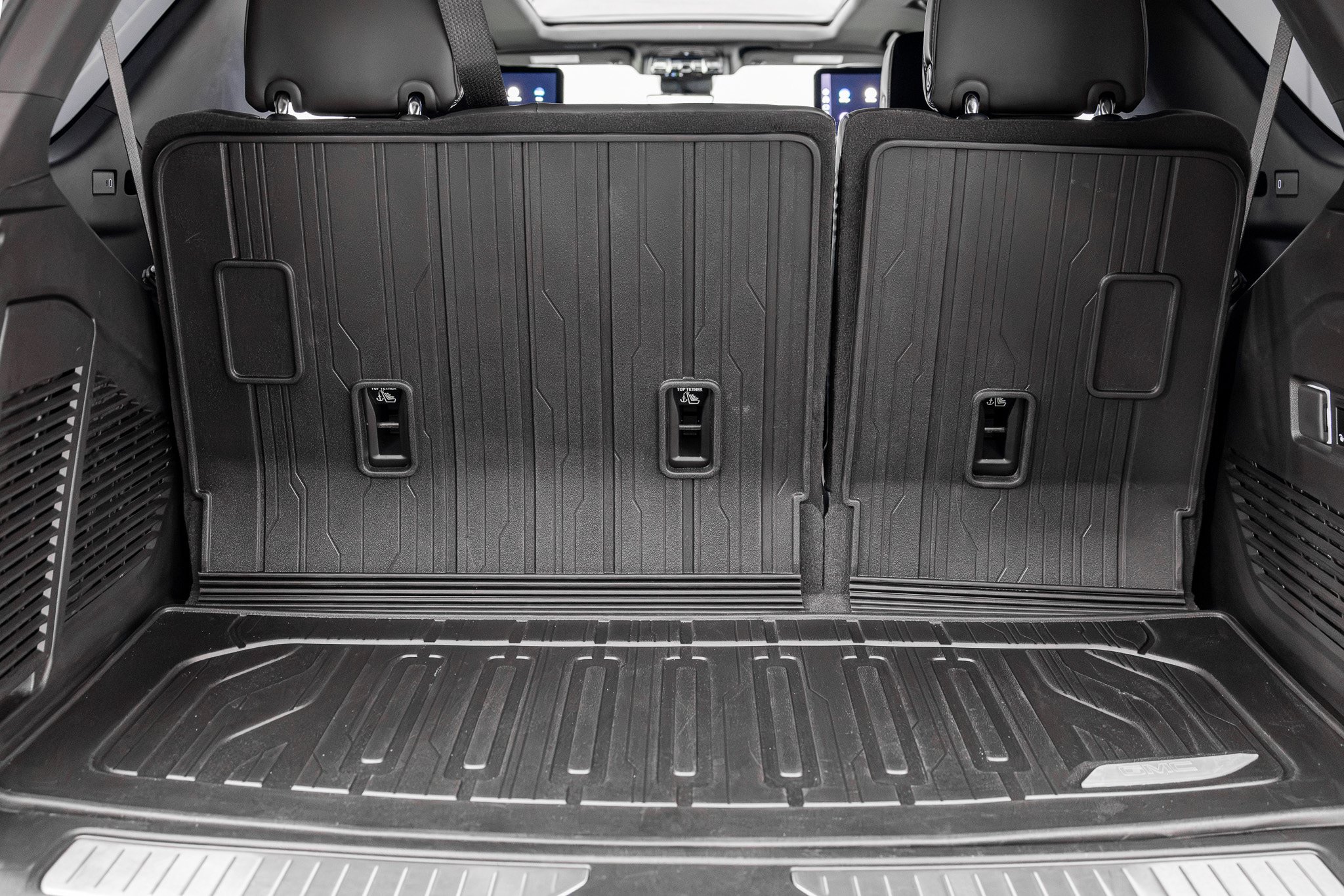Used 2026 GMC Yukon AT4 Ultimate w/ LPO, Floor Liner Package AWD/4WD image 38